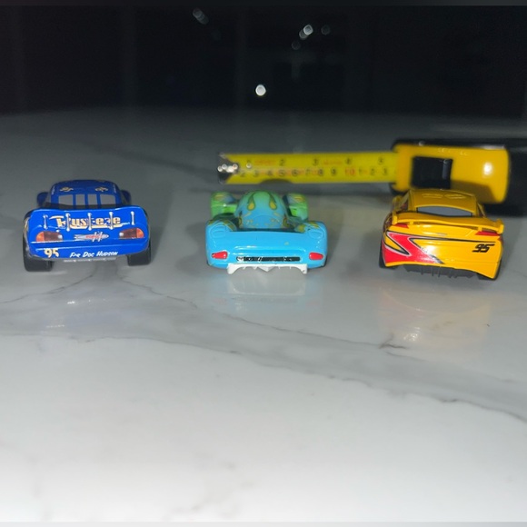 1:43 diecast fabulous lightning McQueen #95 Cruz Carla Veloso Disney Pixar Cars - Picture 5 of 6